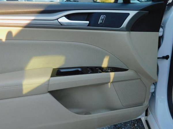 2013 Ford Fusion SE Sedan 4D - cars & trucks - by dealer - vehicle... for sale in Alexandria, District Of Columbia – photo 15
