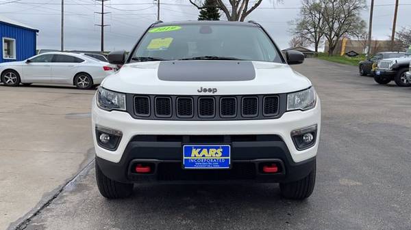 2019 Jeep Compass Trailhawk suv White - - by dealer for sale in Pleasant Hill, IA – photo 5
