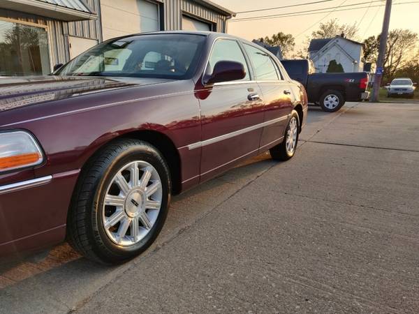 2006 LINCOLN TOWN CAR SIGNATURE LIMITED - cars & trucks - by dealer... for sale in Cedar Rapids, IA – photo 20