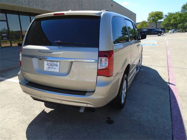 14 CHRYSLER TOWN & COUNTRY MOBILITY HANDICAP WHEELCHAIR POWER RAMP... for sale in Irving, OK – photo 9