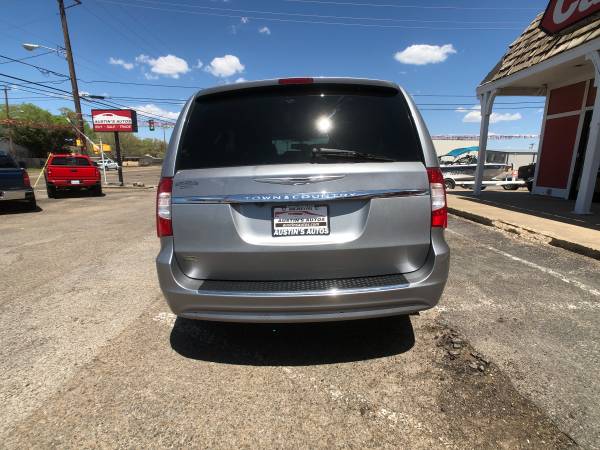 2015 CHRYSLER TOWN & COUNTRY - - by dealer - vehicle for sale in Amarillo, TX – photo 4