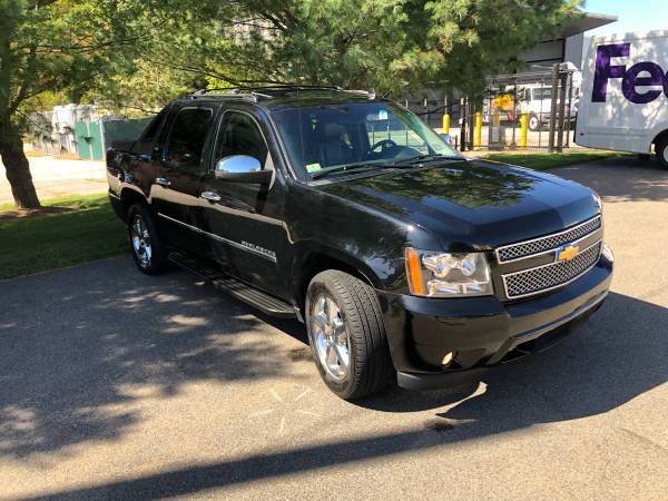 *** 2011 Chevrolet Avalanche LTZ 5.3L 4X4 so it is loaded.**Just only for sale in Nashua, RI – photo 7