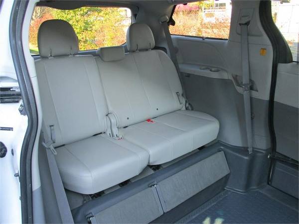 HANDICAP/WHEELCHAIR ACCESSIBLE VAN - 2011 TOYOTA SIENNA XLE/LIMITED... for sale in Raleigh, SC – photo 9