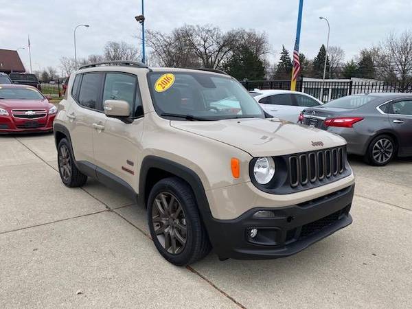2016 Jeep Renegade Latitude FWD - cars & trucks - by dealer -... for sale in Taylor, MI – photo 3