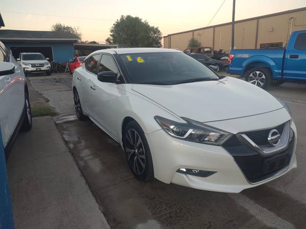 2016 NISSAN MAXIMA BEAUTIFUL & CLEAN 65K MILES - cars & trucks - by... for sale in McAllen, TX – photo 3