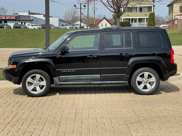 2012 Jeep Patriot Latitude 4WD - - by dealer - vehicle for sale in Aurora, IL – photo 13