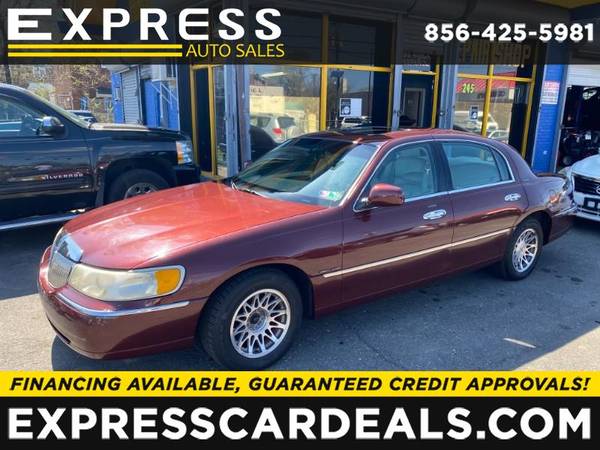 2000 Lincoln Town Car Signature - - by dealer for sale in Camden, NJ