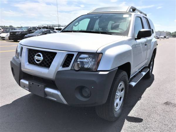 2015 Nissan Exterra 4x4 Loaded LIKE NEW 100% CARFAX - cars & trucks... for sale in Port Monmouth, NY – photo 2