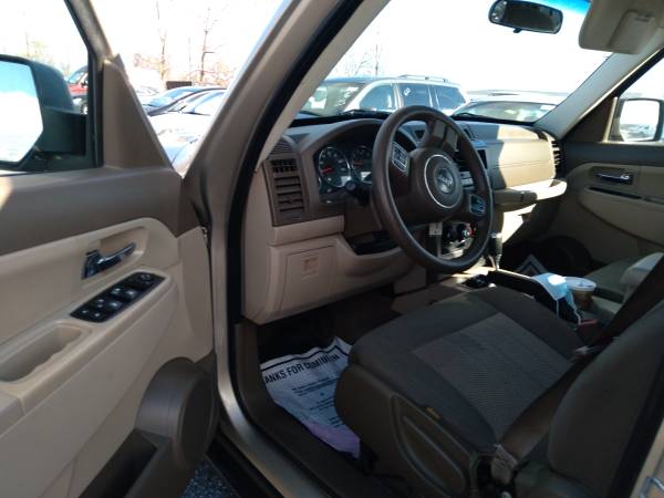 2011 jeep liberty 4x4 - cars & trucks - by owner - vehicle... for sale in Bridgeport, CT – photo 8