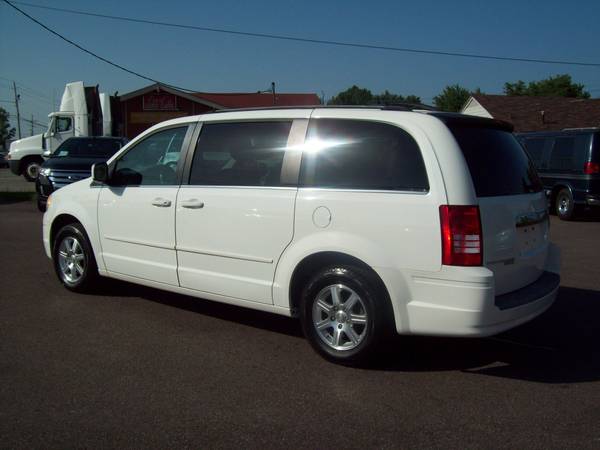 2008 Chrysler Town & Country Touring - 157k mi - Non Smoker Driven for sale in Southaven, TN – photo 2