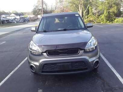 2013 Kia Soul + 4D Wagon One Owner Clean Title 28mpg. Looks and runs... for sale in Piedmont, SC – photo 2