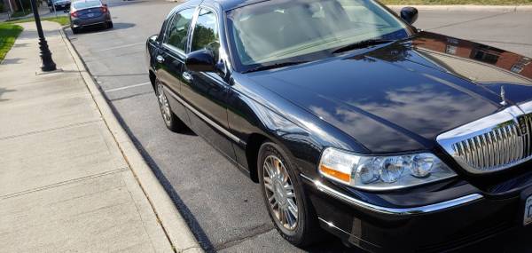 2006 Lincoln Town Car Designer - cars & trucks - by owner - vehicle... for sale in Westerville, OH – photo 2