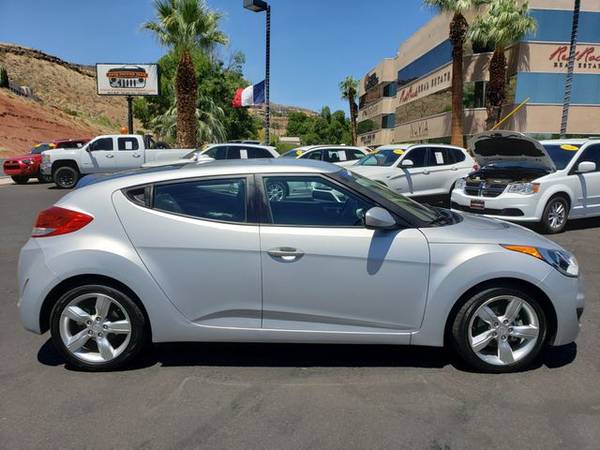* * * 2015 Hyundai Veloster Coupe 3D * * * - cars & trucks - by... for sale in Saint George, UT – photo 3