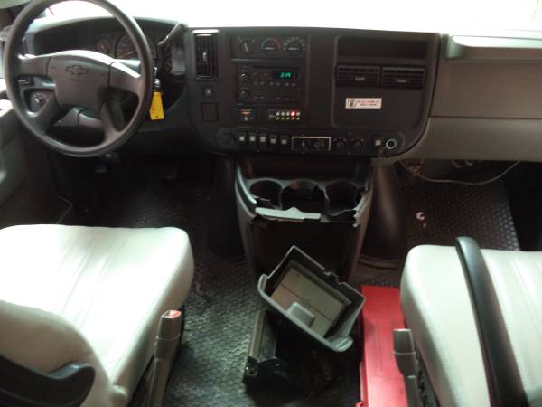 2007 Chevrolet 3500 Handicap Wheelchair Assesessable Mini Bus 85k -... for sale in Chicago, IL – photo 10