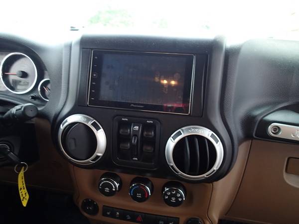 2012 Jeep Wrangler Unlimited 6 cyl, auto, 4 inch lift, SHARP RIG! for sale in Chicopee, NY – photo 23