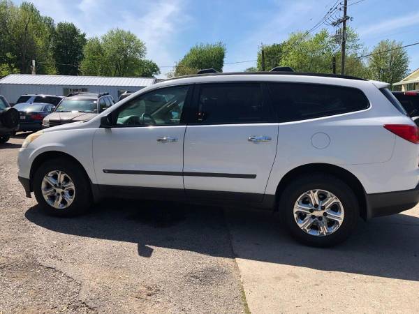 2009 Chevrolet Chevy Traverse LS AWD 4dr SUV - Wholesale Cash Prices for sale in Louisville, KY – photo 6