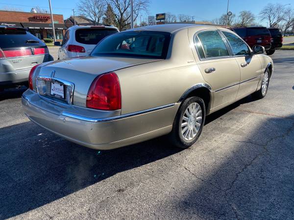 2004 Lincoln town car signature - cars & trucks - by dealer -... for sale in Elmhurst, IL – photo 6