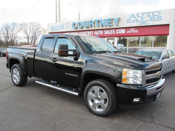 2011 Chevy Silverado 1500 LT Ext Cab 4WD - cars & trucks - by dealer... for sale in Alliance, OH – photo 2