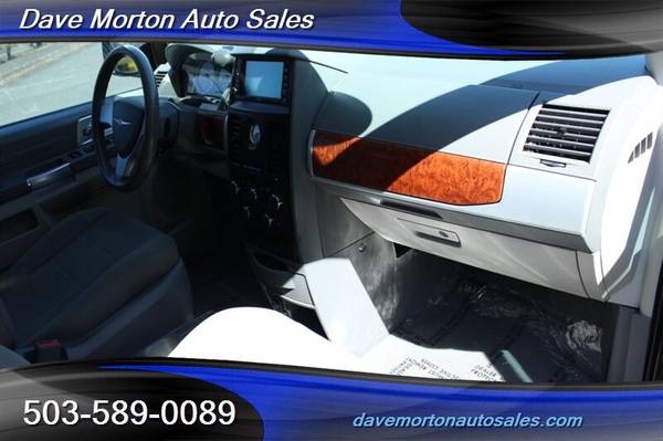 2008 Chrysler Town & Country Touring - - by dealer for sale in Salem, OR – photo 18