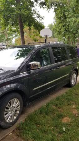 2011 Chrysler Town & Country for sale - cars & trucks - by owner -... for sale in Strongsville, OH – photo 6