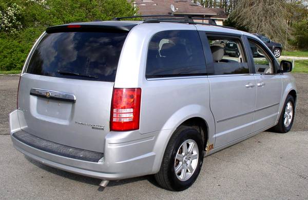 2010 CHRYSLER TOWN & COUNTRY TOURING, 3 8L V6, clean, runs great for sale in Coitsville, OH – photo 3
