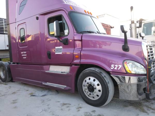 Freightliner Cascadia, 2013 year, 627 K miles, semi truck - cars &... for sale in south florida, FL – photo 2