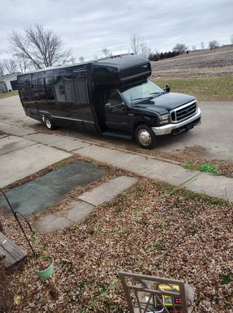 30 passengers F550 Limo Bus KRYSTAL for sale in Stillman Valley, IL – photo 3