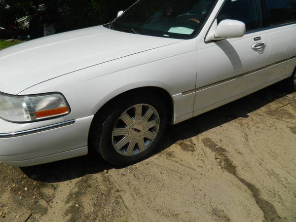2004 Lincoln Town car - cars & trucks - by owner - vehicle... for sale in Ronkonkoma, NY – photo 15