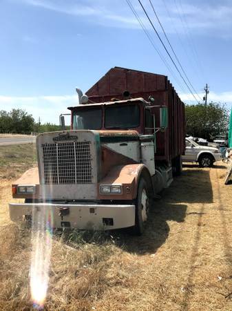 Freight Liner for sale in Lemoore, CA – photo 2