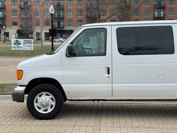 2006 Ford Econoline E-350 XLT Super Duty - - by dealer for sale in Aurora, IL – photo 10
