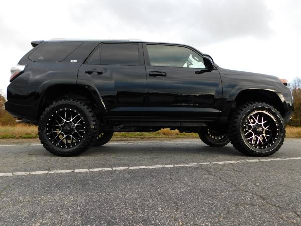 LIFTED 18 TOYOTA 4RUNNER SR5 4X4 20X10 NEW 33X12.50 MT'S *74K... for sale in KERNERSVILLE, NC – photo 3