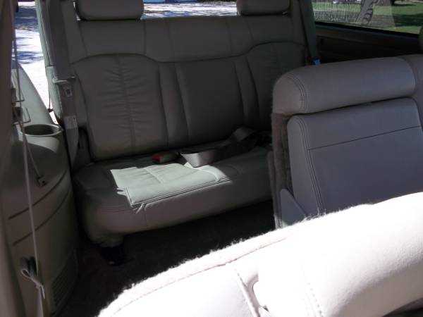2002 Chevy Suburban LT Leather - cars & trucks - by dealer - vehicle... for sale in Victoria, TX – photo 6