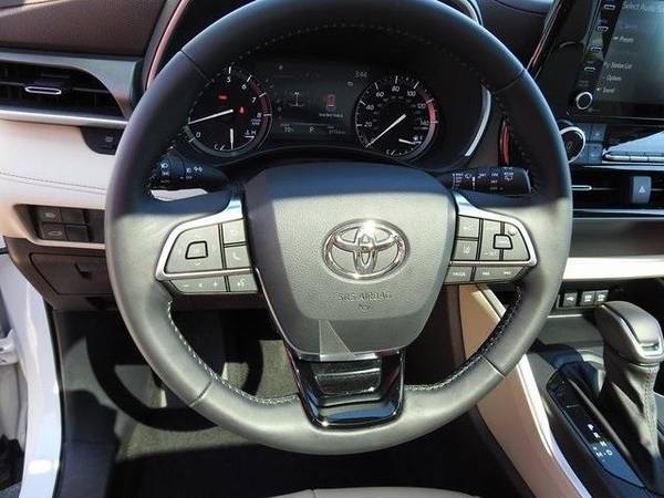 2021 Toyota Highlander XLE suv White - - by dealer for sale in Pocatello, ID – photo 16