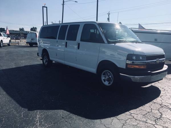 2018 Chevrolet Express Passenger RWD 3500 155" LT for sale in Baytown, TX – photo 2