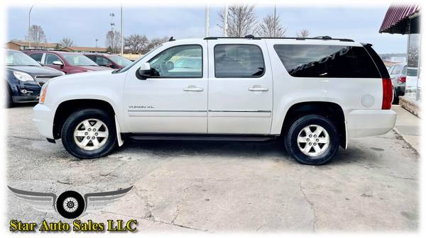2011 GMC Yukon XL SLT - - by dealer - vehicle for sale in Rochester, MN – photo 3