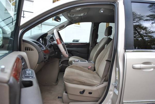 2012 CHRYSLER TOWN & COUNTRY TOURING REAR ENTERTAINMENT STOW N GO... for sale in Flushing, MI – photo 2