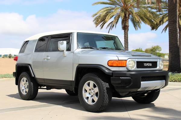 2007 Toyota FJ Cruiser 4WD - - by dealer - vehicle for sale in San Diego, CA – photo 2