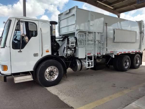 (2) 2007 Curbtender Garbage Truck 31 Yard Auto Side Load AZ Rust Free for sale in Irvington, NY – photo 5