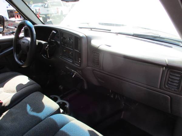 2006 GMC Sierra 2500HD REG CAB 4X4 FLAT DECK 86 BODY for sale in south amboy, MA – photo 9