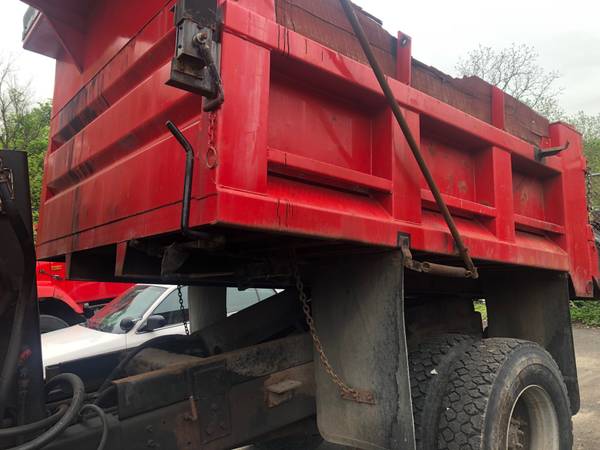ONLY 40k miles! International 2674 CUMMINS Dump Truck Snow Plow for sale in East Syracuse, PA – photo 10