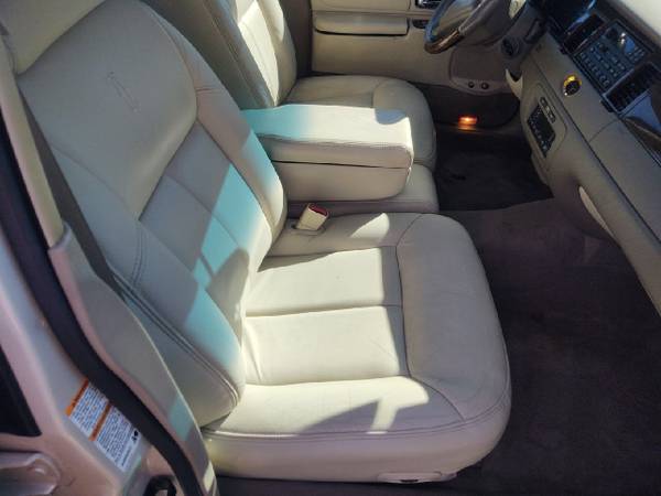 2000 Lincoln Town Car 4dr Sdn Cartier - - by dealer for sale in New Orleans, LA – photo 8