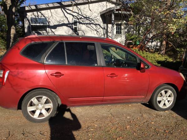 2007 Kia Rondo LX Wagon 4D - cars & trucks - by owner - vehicle... for sale in Ashland, OR – photo 3