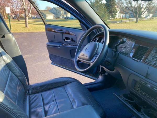 2002 Lincoln Towncar - cars & trucks - by owner - vehicle automotive... for sale in Burnsville, MN – photo 7