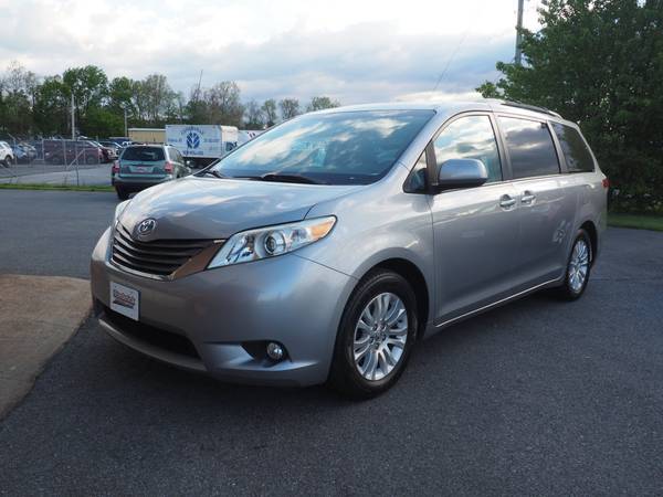 2013 Toyota Sienna XLE 7-Passenger Auto Access Seat for sale in Frederick, MD – photo 7