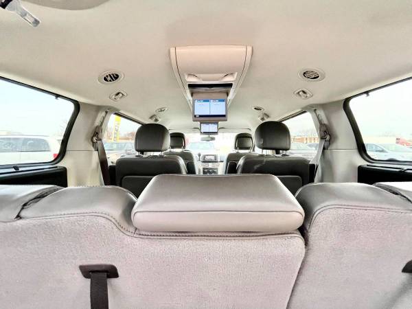 2011 Volkswagen Routan SE - - by dealer - vehicle for sale in Rochester, MN – photo 21