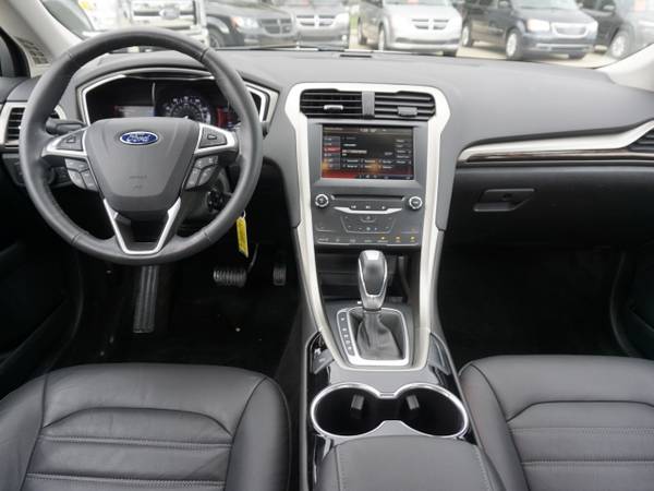 2015 Ford Fusion SE sedan White for sale in Roseville, MI – photo 9