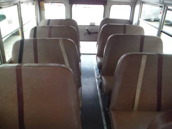 *** 1-OWNER 2006 FORD E-350 SCHOOL BUS *** - cars & trucks - by... for sale in Greenbrier, TN – photo 12