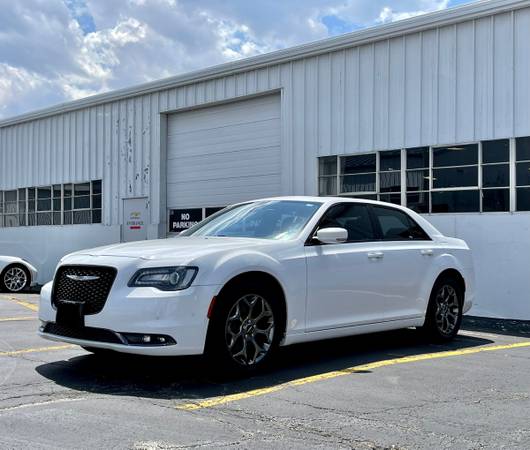 2016 CHRYSLER 300 S AWD - LOW MILES - - by dealer for sale in Decatur, IL – photo 2