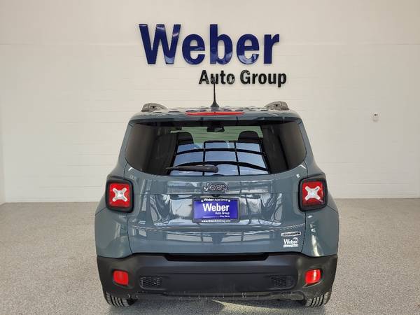 2017 Jeep Renegade Latitude-60k miles - Remote start, keyless entry! for sale in Silvis, IA – photo 3