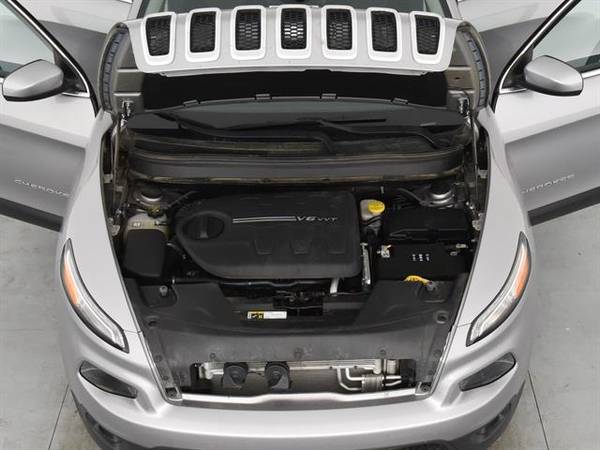 2018 Jeep Cherokee Latitude Sport Utility 4D suv Silver - FINANCE for sale in Carrollton, TX – photo 4